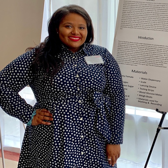 Meet your Posher, Alexandra - Picture 1 of 7